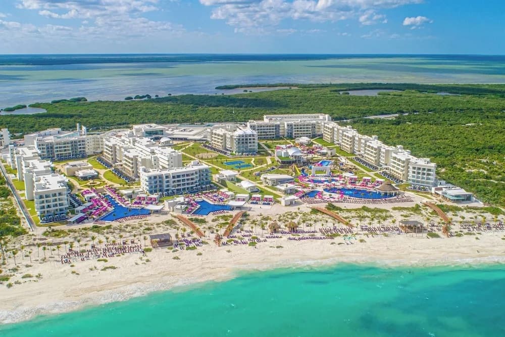 Planet Hollywood Cancún by Royalton