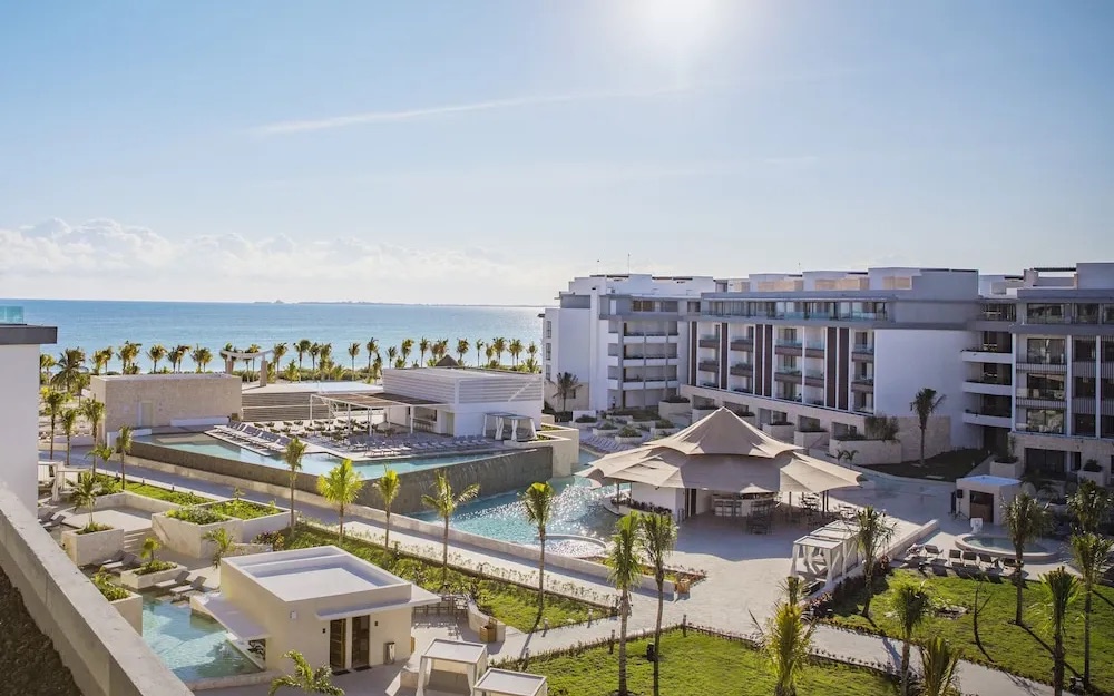 Majestic Elegance Costa Mujeres